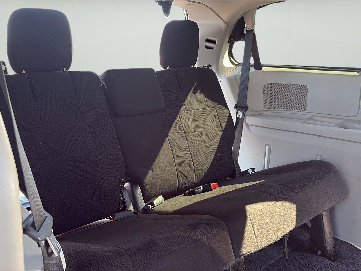 Used 2013 Chrysler Town & Country Touring FWD image 15