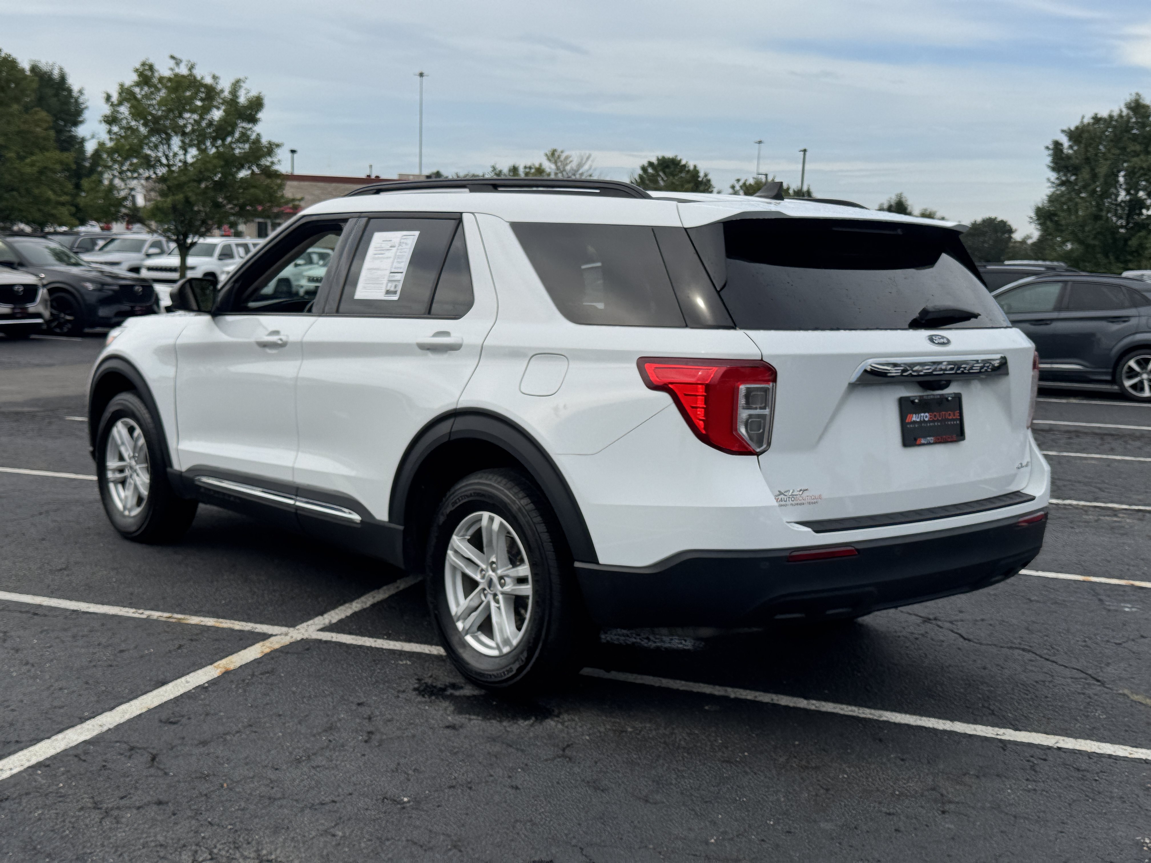 Used 2023 Ford Explorer XLT AWD/4WD image 11
