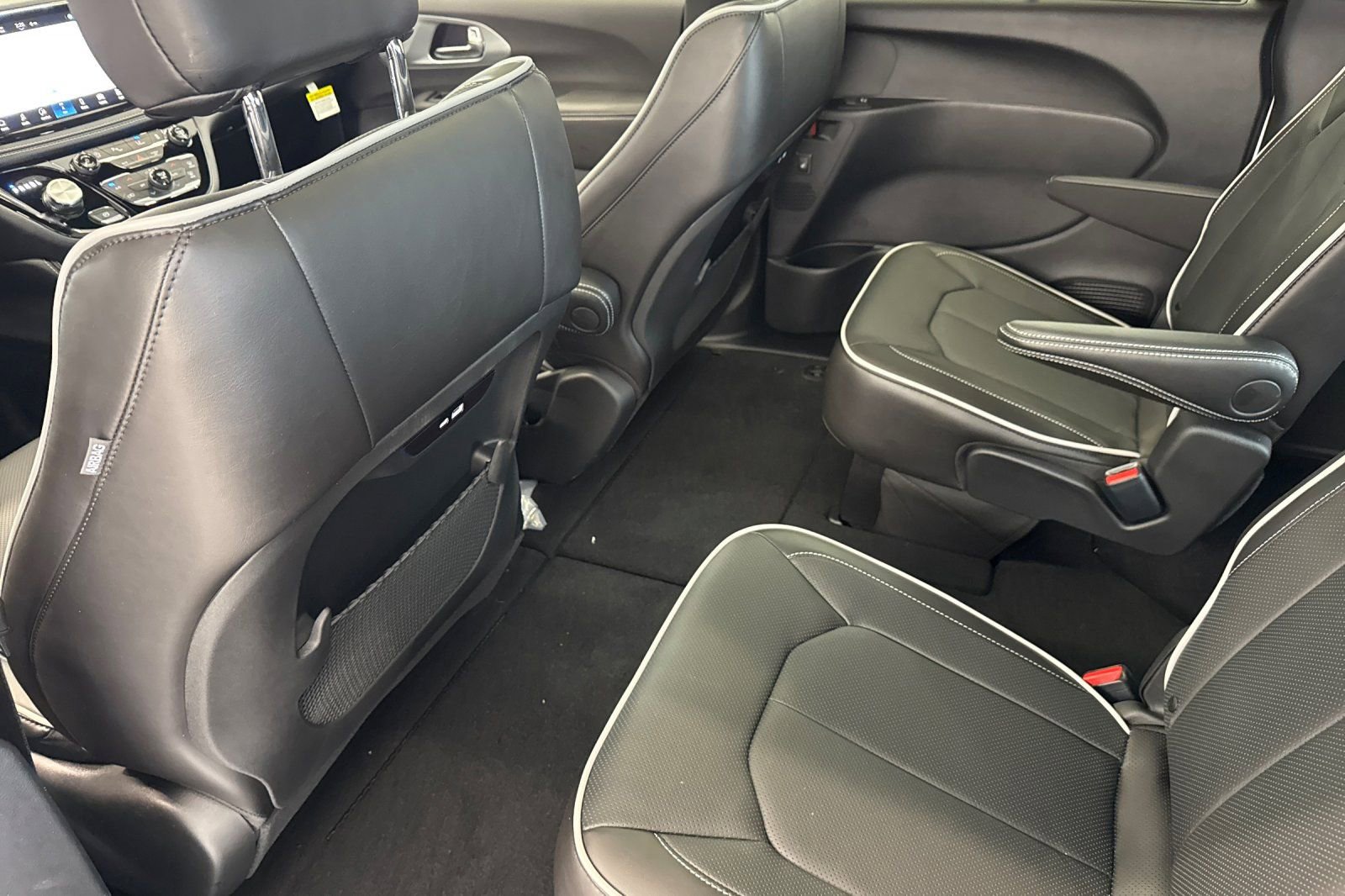 New 2026 Chrysler Pacifica Limited image 9