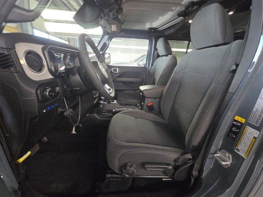 Used 2025 Jeep Wrangler Sahara image 7