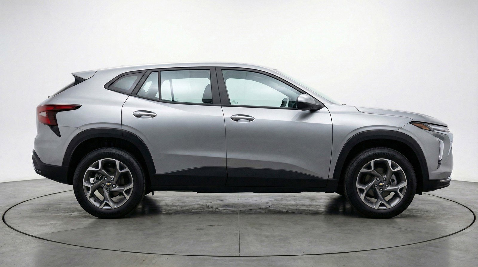 Used 2025 Chevrolet Trax LT FWD image 11