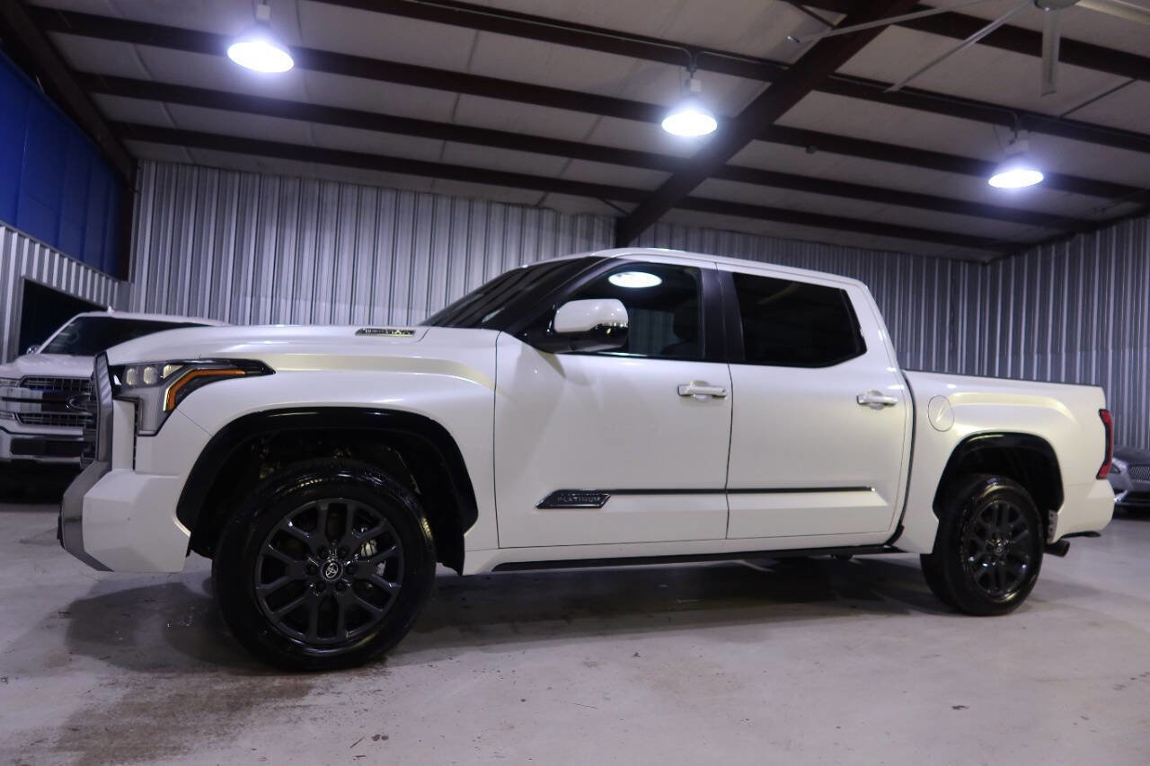 Used 2025 Toyota Tundra Platinum AWD/4WD image 1