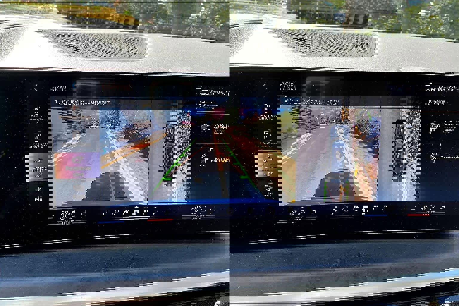 Used 2024 BMW X7 xDrive40i w/ Climate Comfort Package image 31