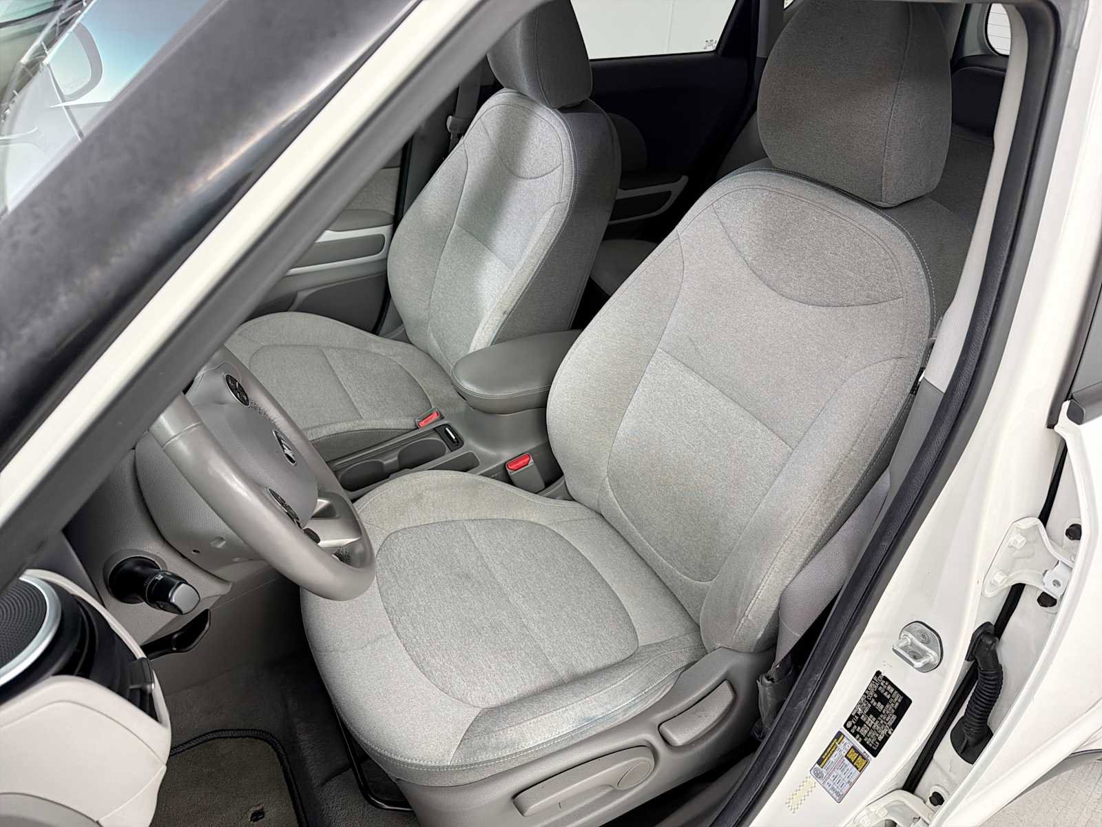 Used 2015 Kia Soul EV image 13