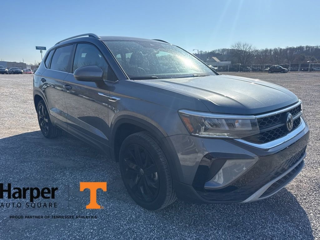 Used 2023 Volkswagen Taos SE w/ Black Wheel Package image 7