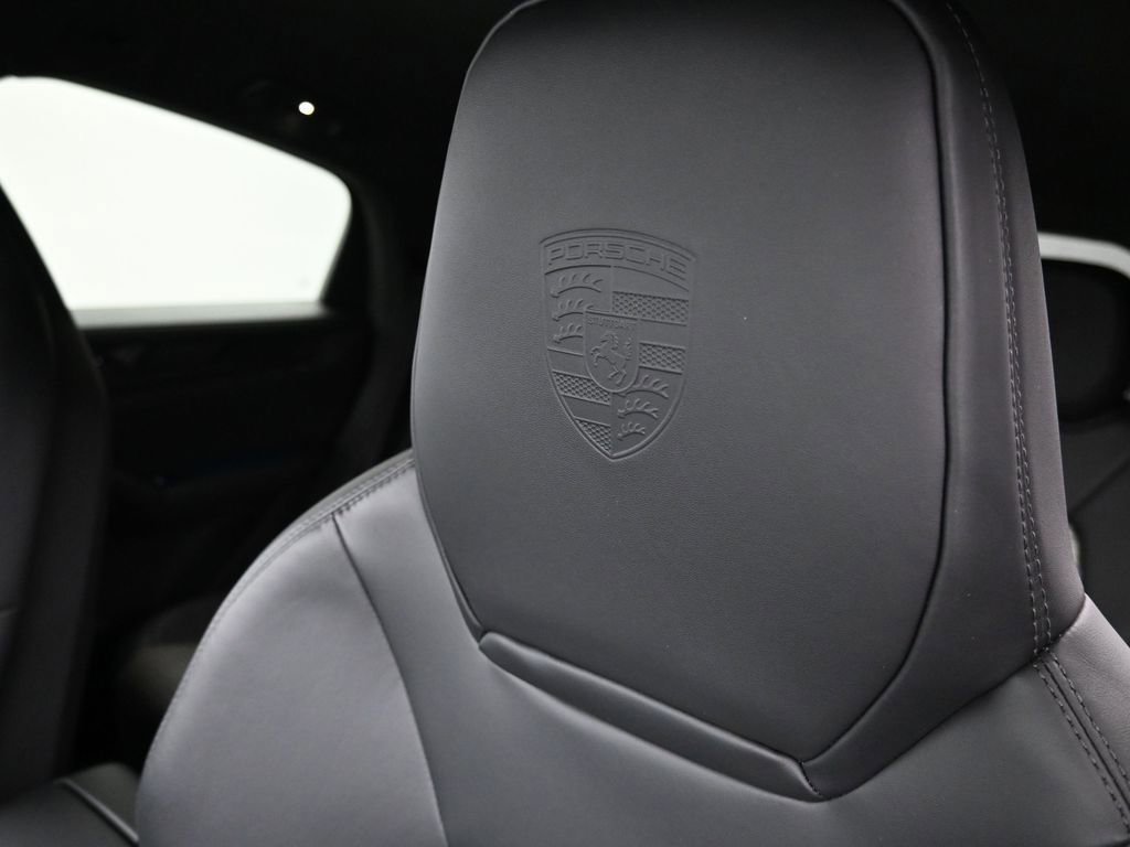 Certified 2025 Porsche Cayenne GTS image 8