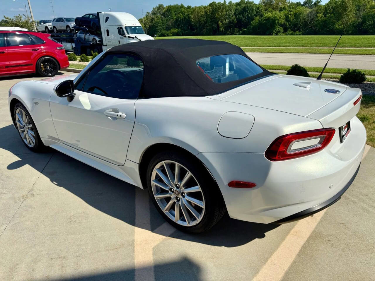 Used 2017 FIAT 124 Spider Lusso image 6