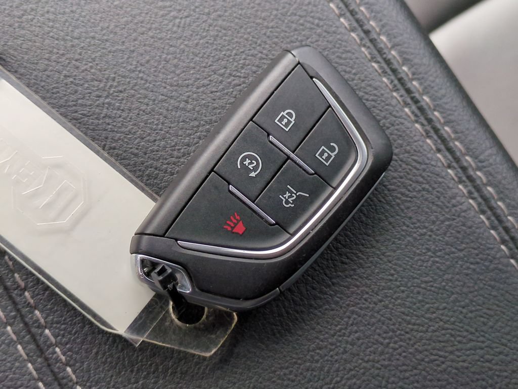Used 2025 Cadillac XT4 Premium Luxury FWD image 28