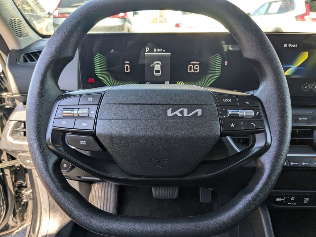 Used 2025 Kia K4 LXS image 17