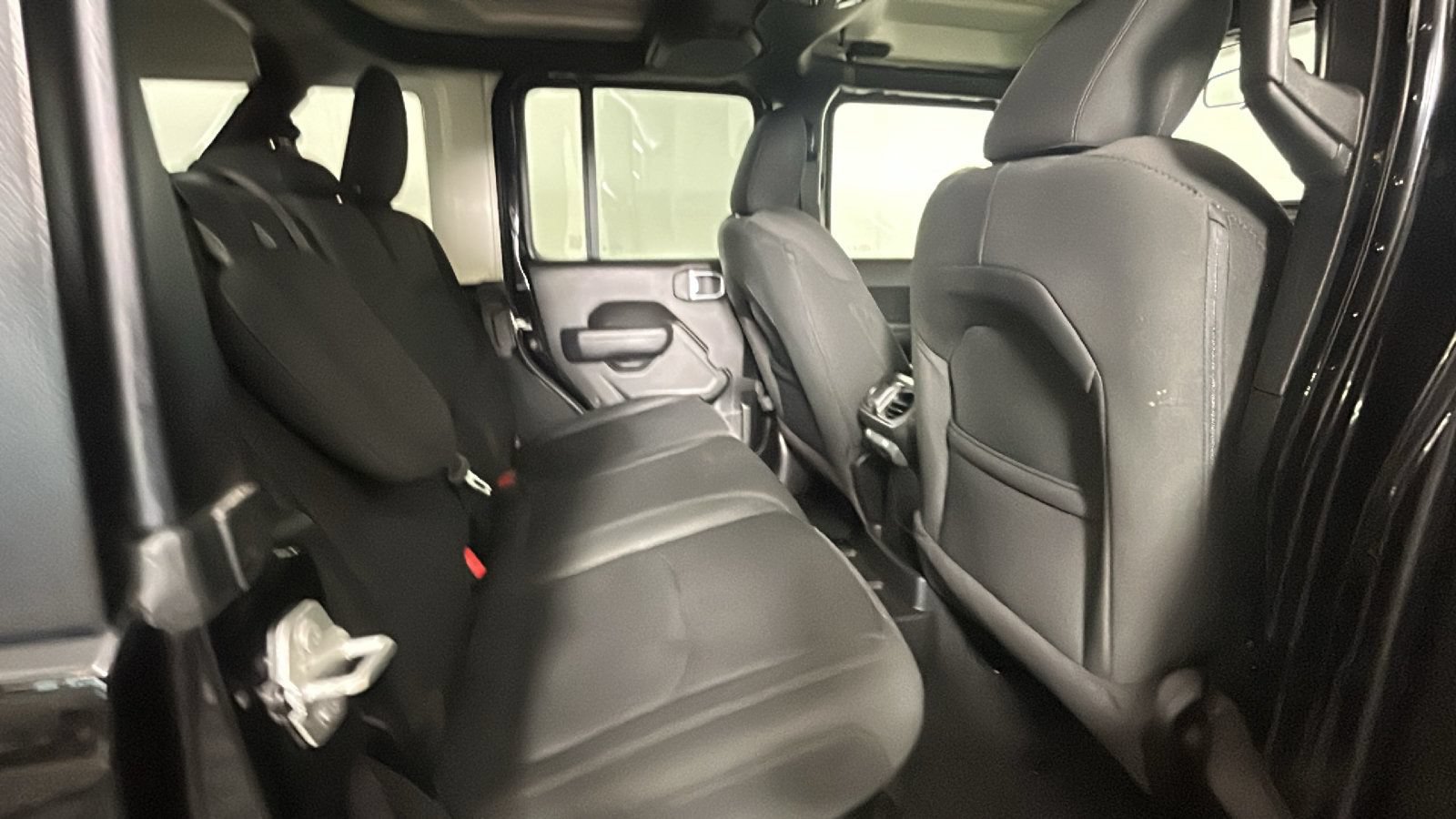 Used 2023 Jeep Wrangler Unlimited AWD/4WD image 32