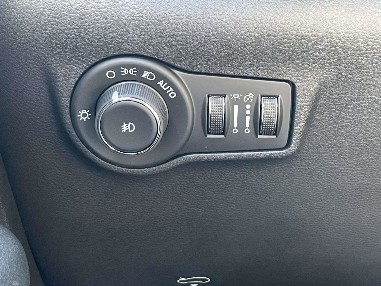 New 2026 Jeep Compass Latitude image 13