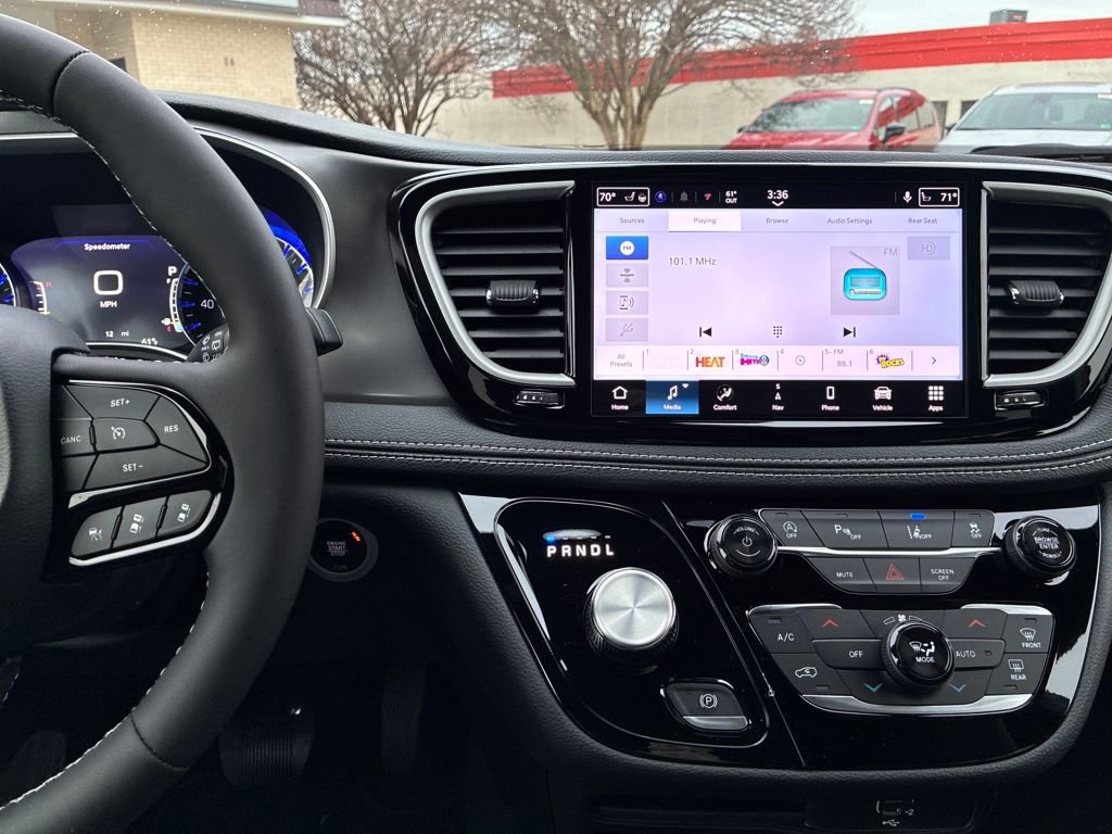 New 2026 Chrysler Pacifica Select image 17