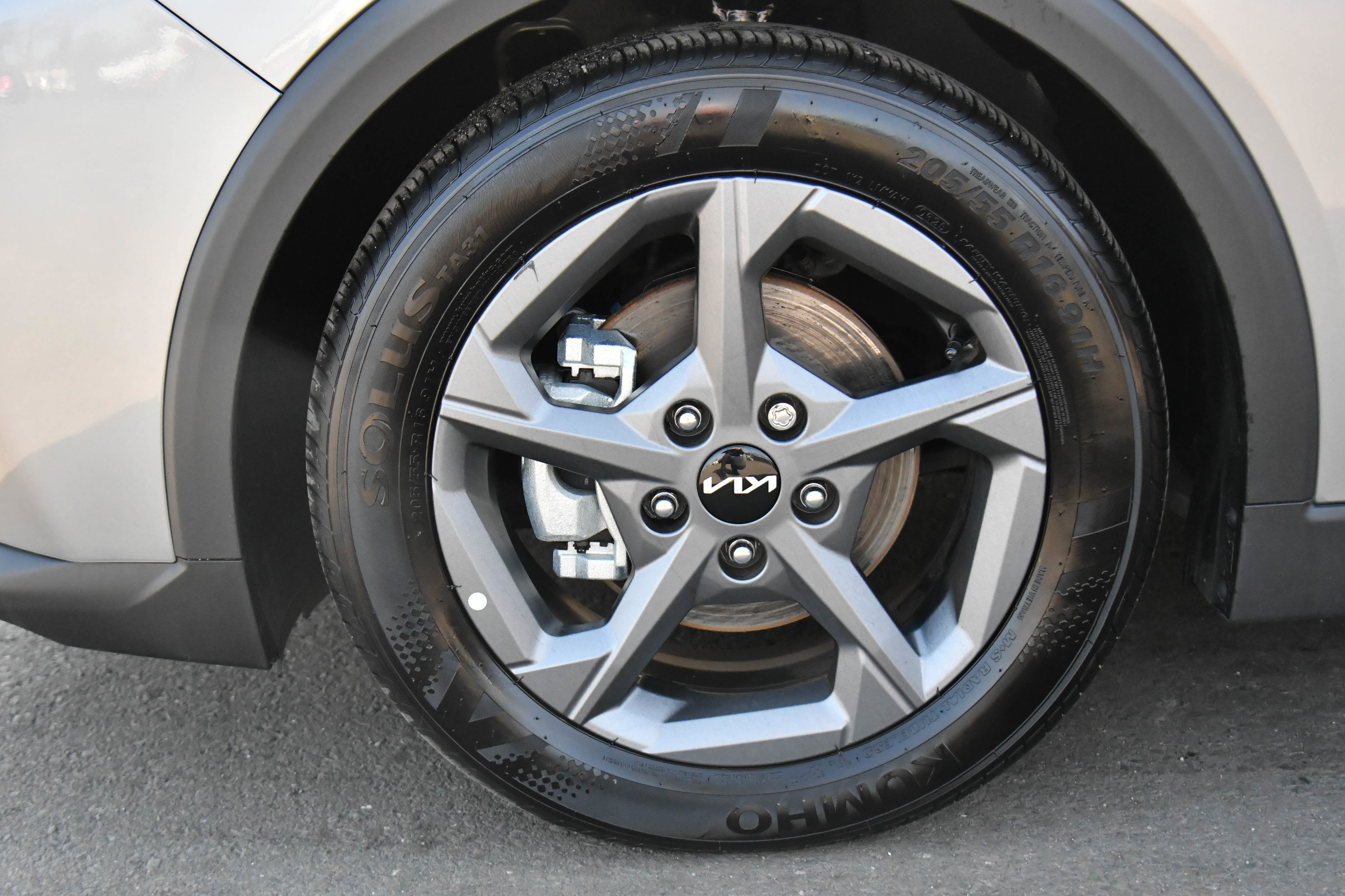 Used 2025 Kia K4 LXS image 12