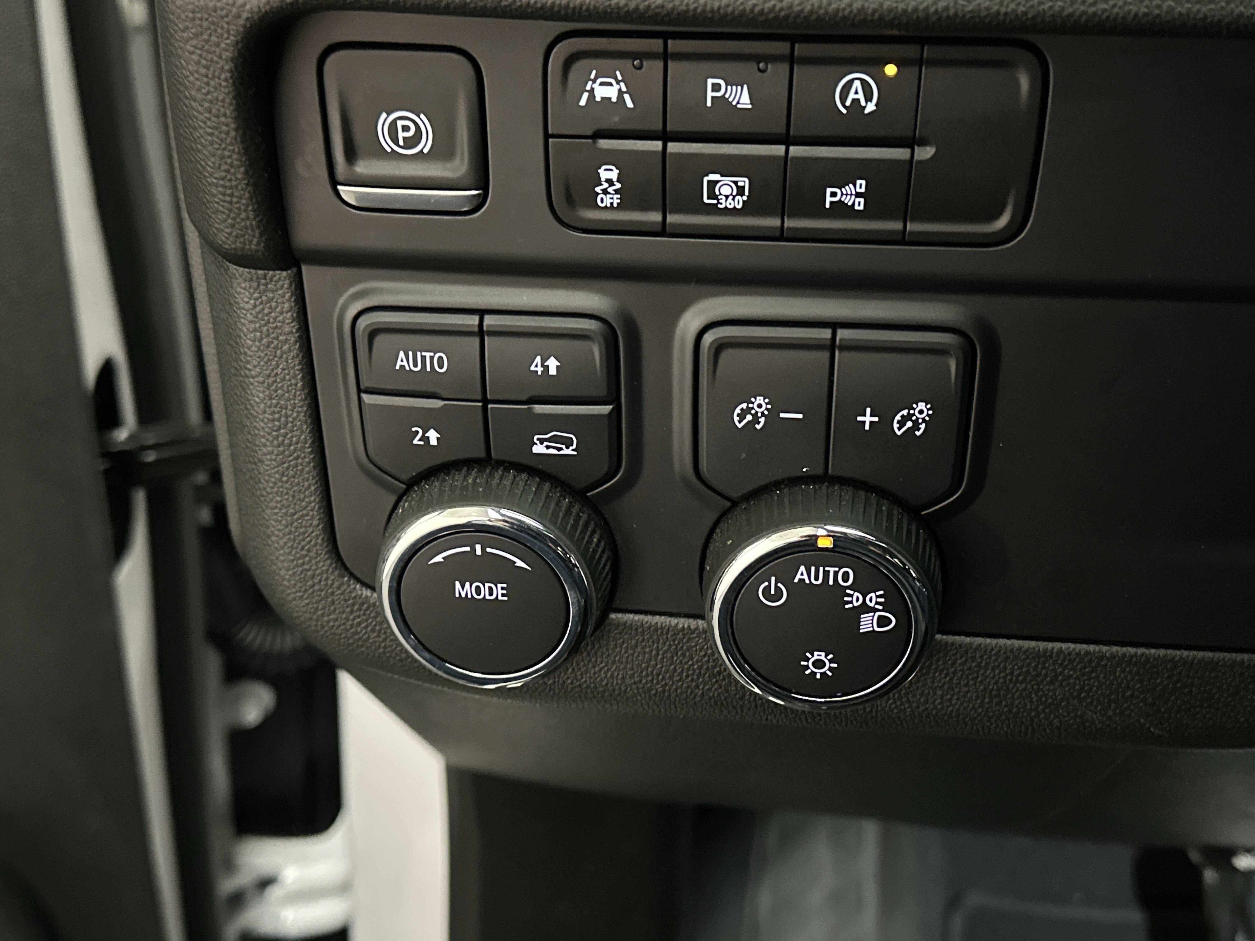 Used 2025 Chevrolet Tahoe LT image 43