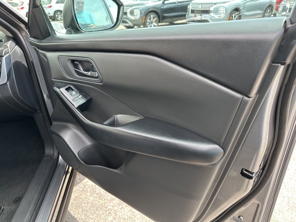 Used 2024 Nissan Rogue S image 23