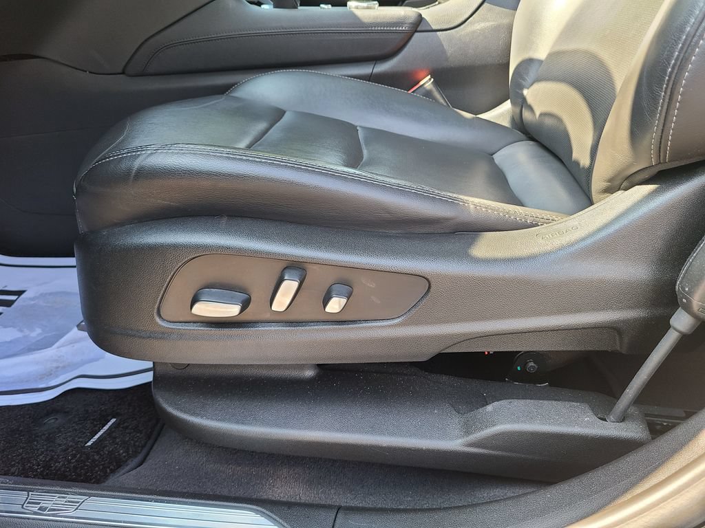 Used 2021 Cadillac XT5 Premium Luxury w/ LPO, Floor Liner Package FWD image 21