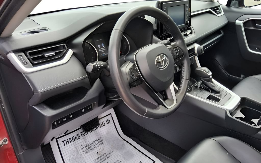 Used 2019 Toyota RAV4 XLE Premium w/ Cold Weather Package AWD/4WD image 21