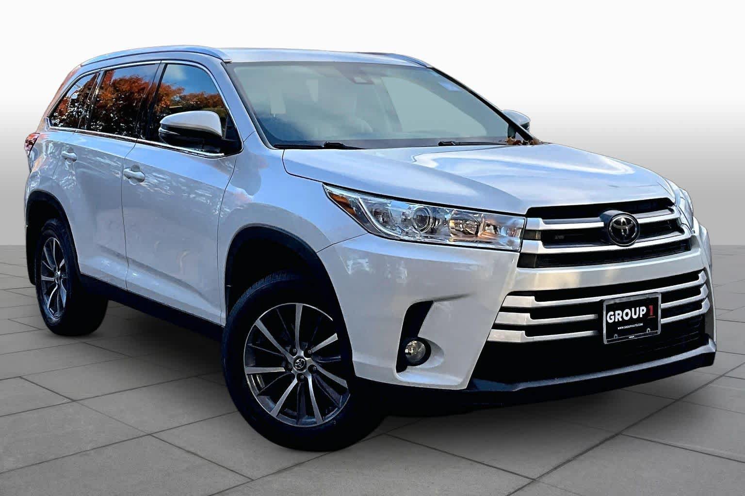Used 2019 Toyota Highlander XLE AWD/4WD image 3