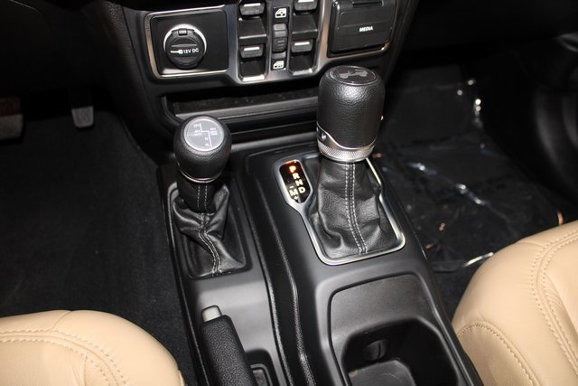 Used 2024 Jeep Wrangler Unlimited image 15