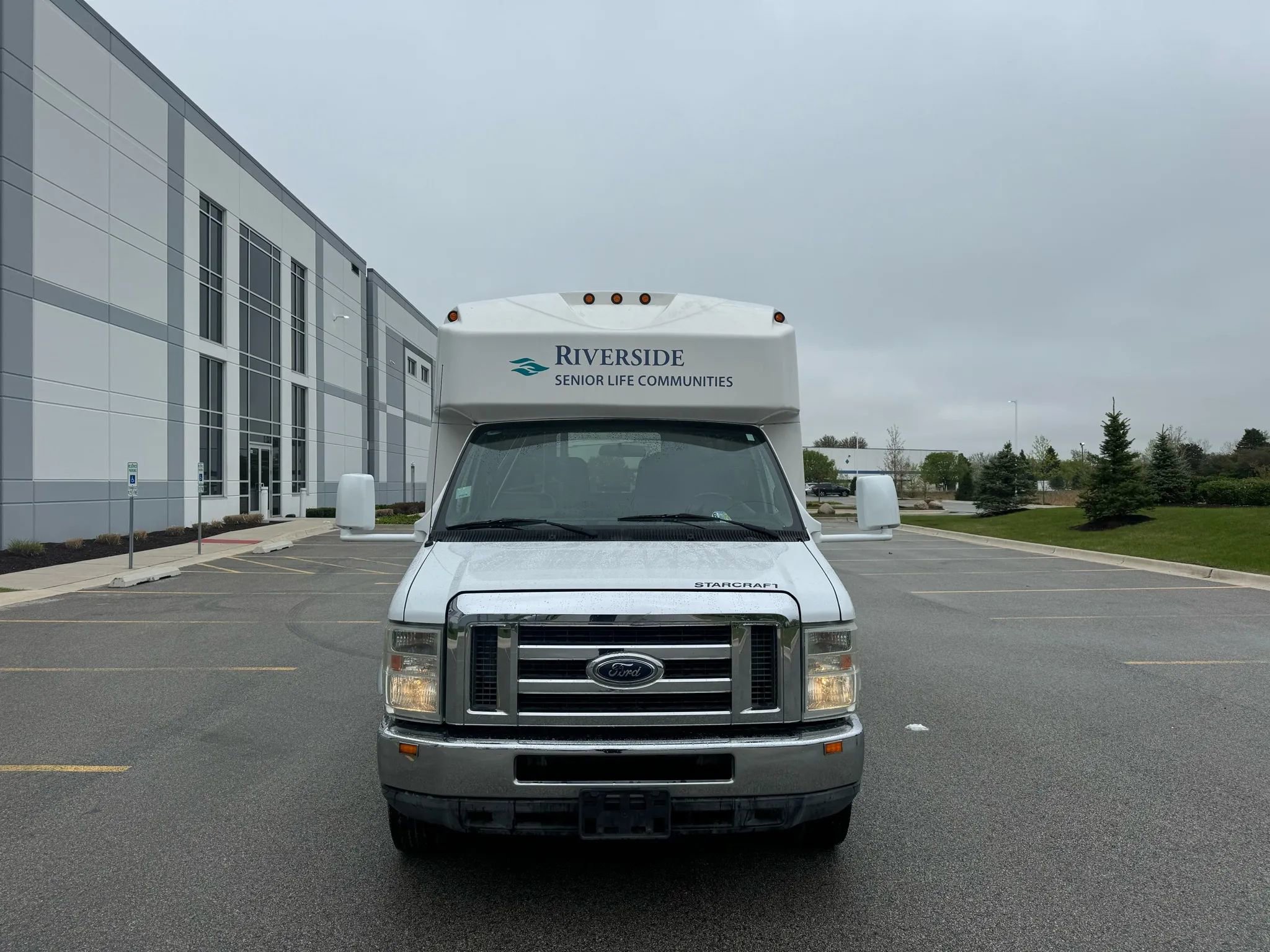 Used 2011 Ford E-450 and Econoline 450 Super Duty w/ Shuttle Bus Prep Pkg image 2