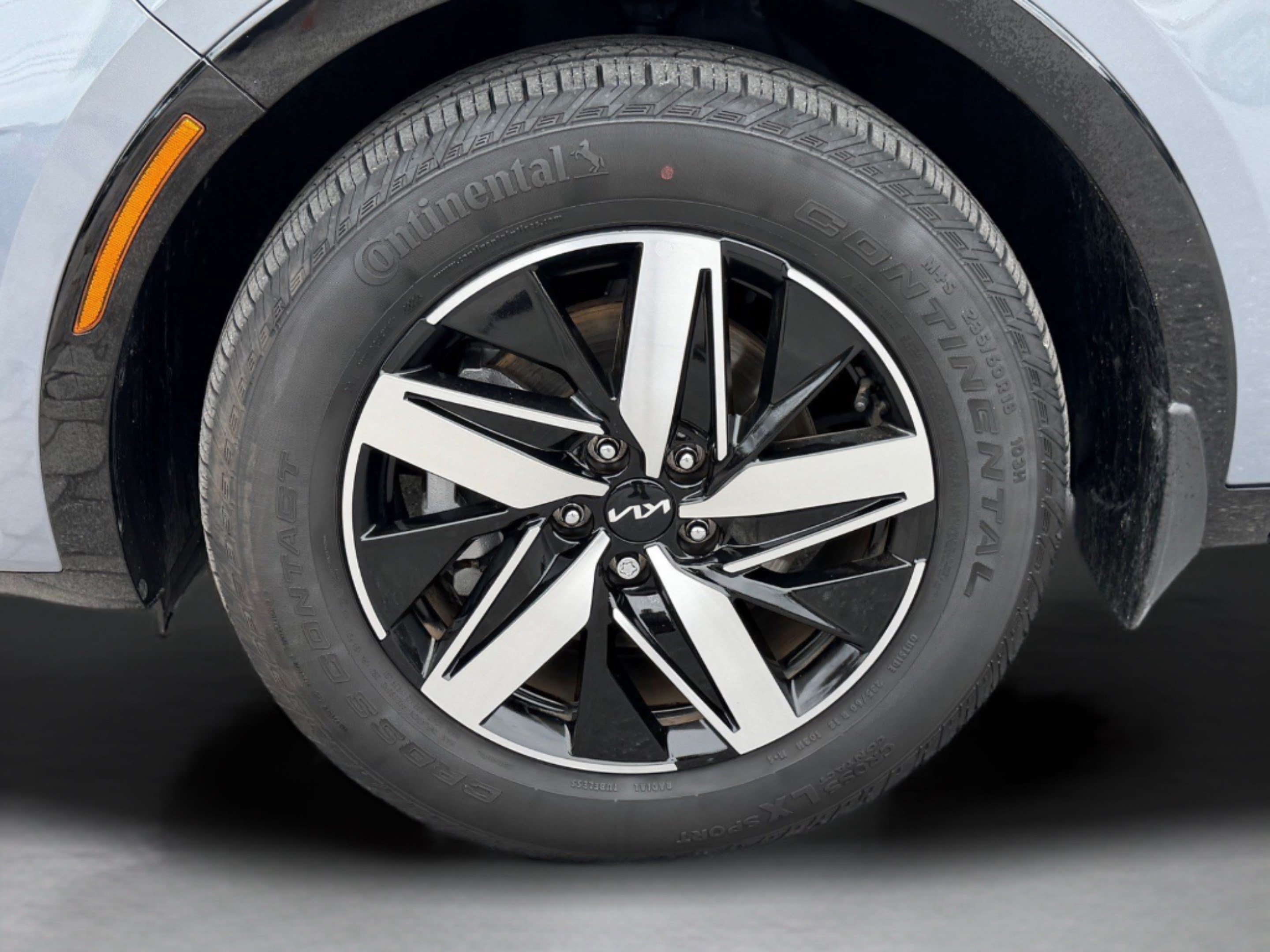 Certified 2023 Kia Sorento S FWD image 17