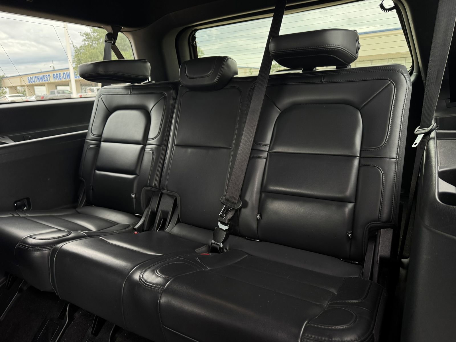 Used 2022 Lincoln Navigator L Reserve AWD/4WD image 27