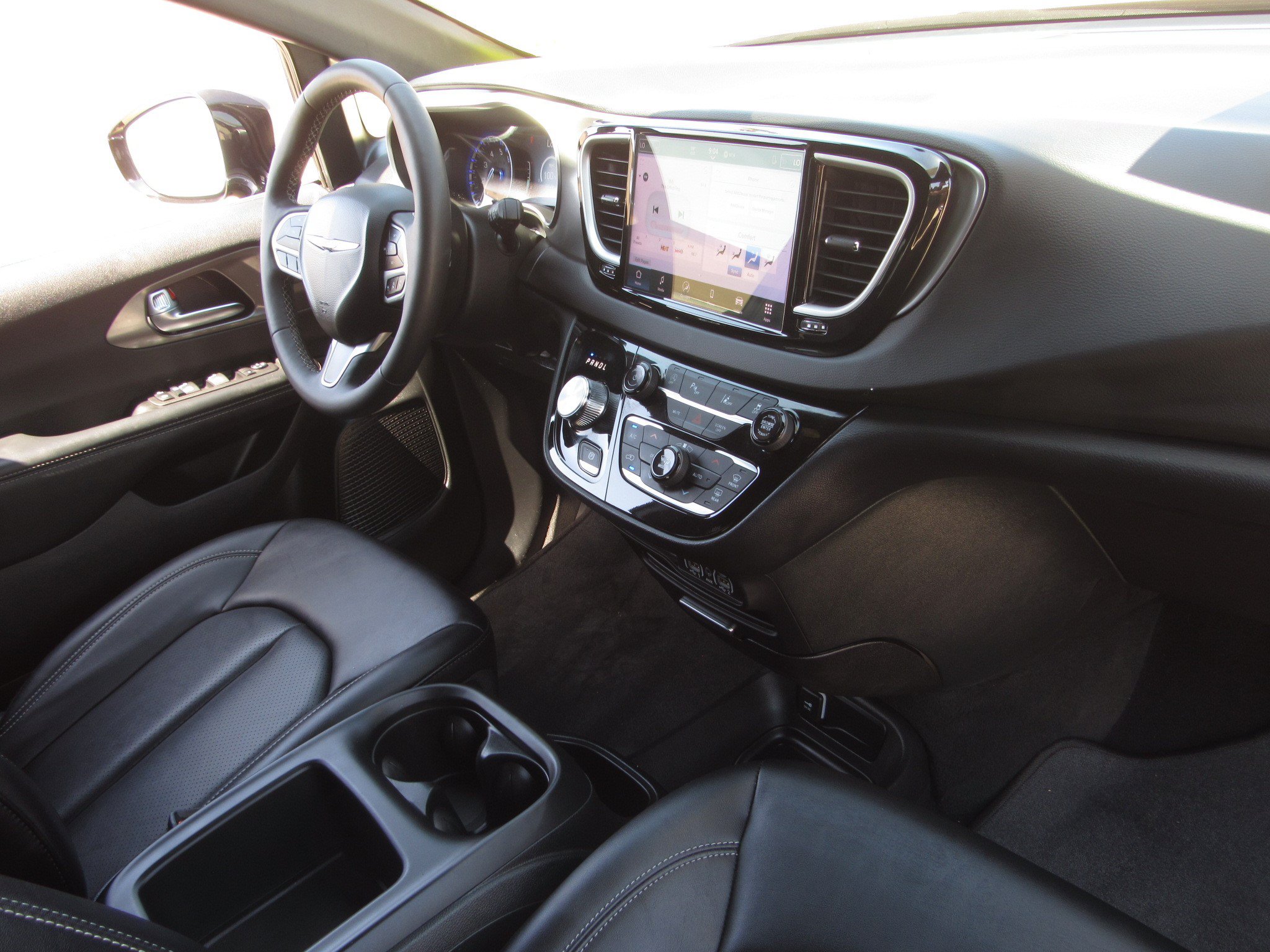 Used 2025 Chrysler Pacifica Select FWD image 9