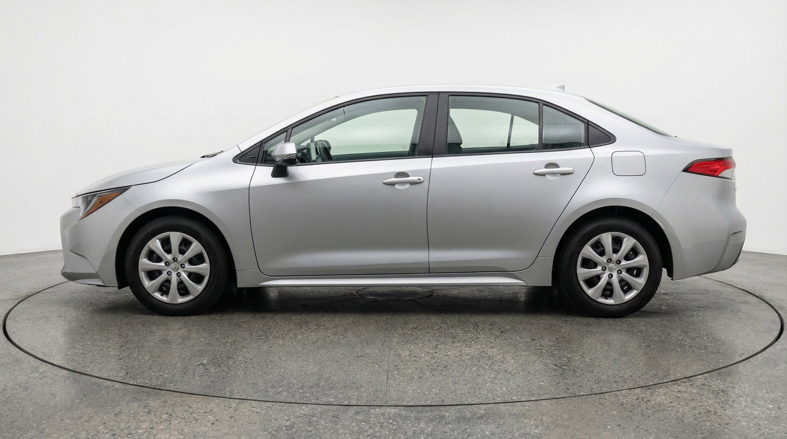 Used 2025 Toyota Corolla LE FWD image 5