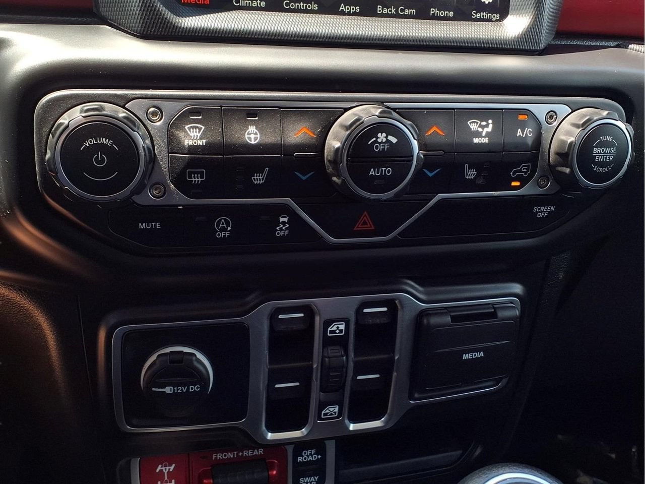 Used 2023 Jeep Gladiator Rubicon w/ Cold Weather Group AWD/4WD image 14