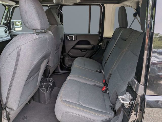 Used 2025 Jeep Wrangler Unlimited Sahara AWD/4WD image 16