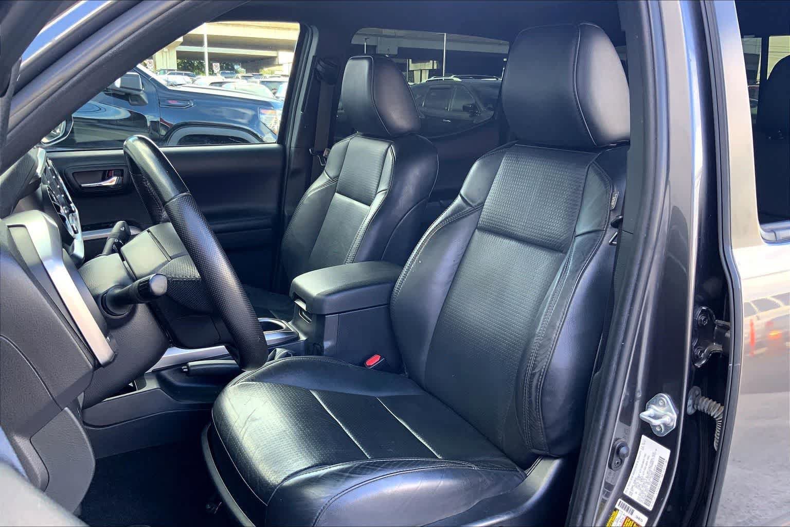 Used 2022 Toyota Tacoma Limited AWD/4WD image 11