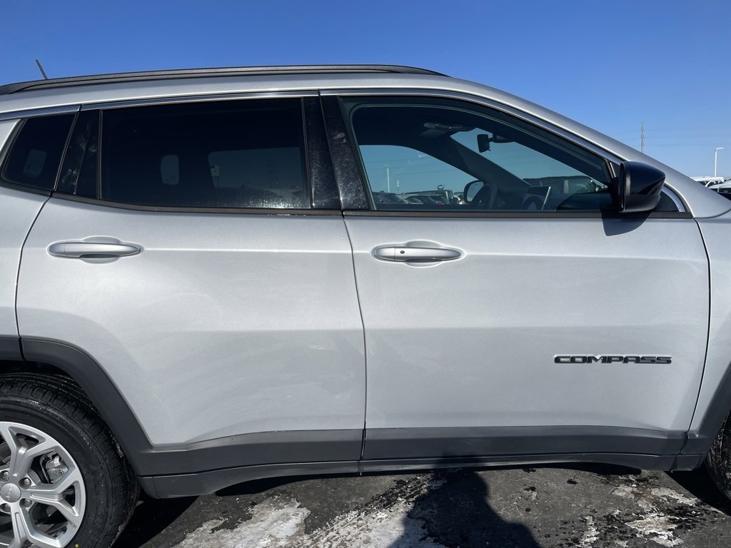 Used 2024 Jeep Compass Latitude image 25