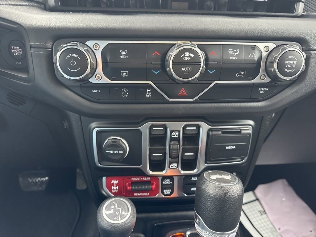 Used 2025 Jeep Wrangler Unlimited Rubicon image 24