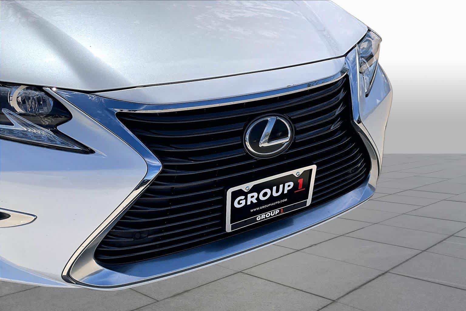 Used 2018 Lexus ES 350 w/ Navigation System Package FWD image 30