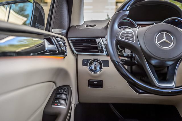 Used 2018 Mercedes-Benz GLS 550 4MATIC image 32