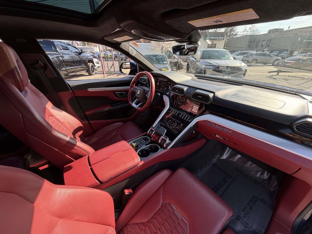 Used 2022 Lamborghini Urus image 12