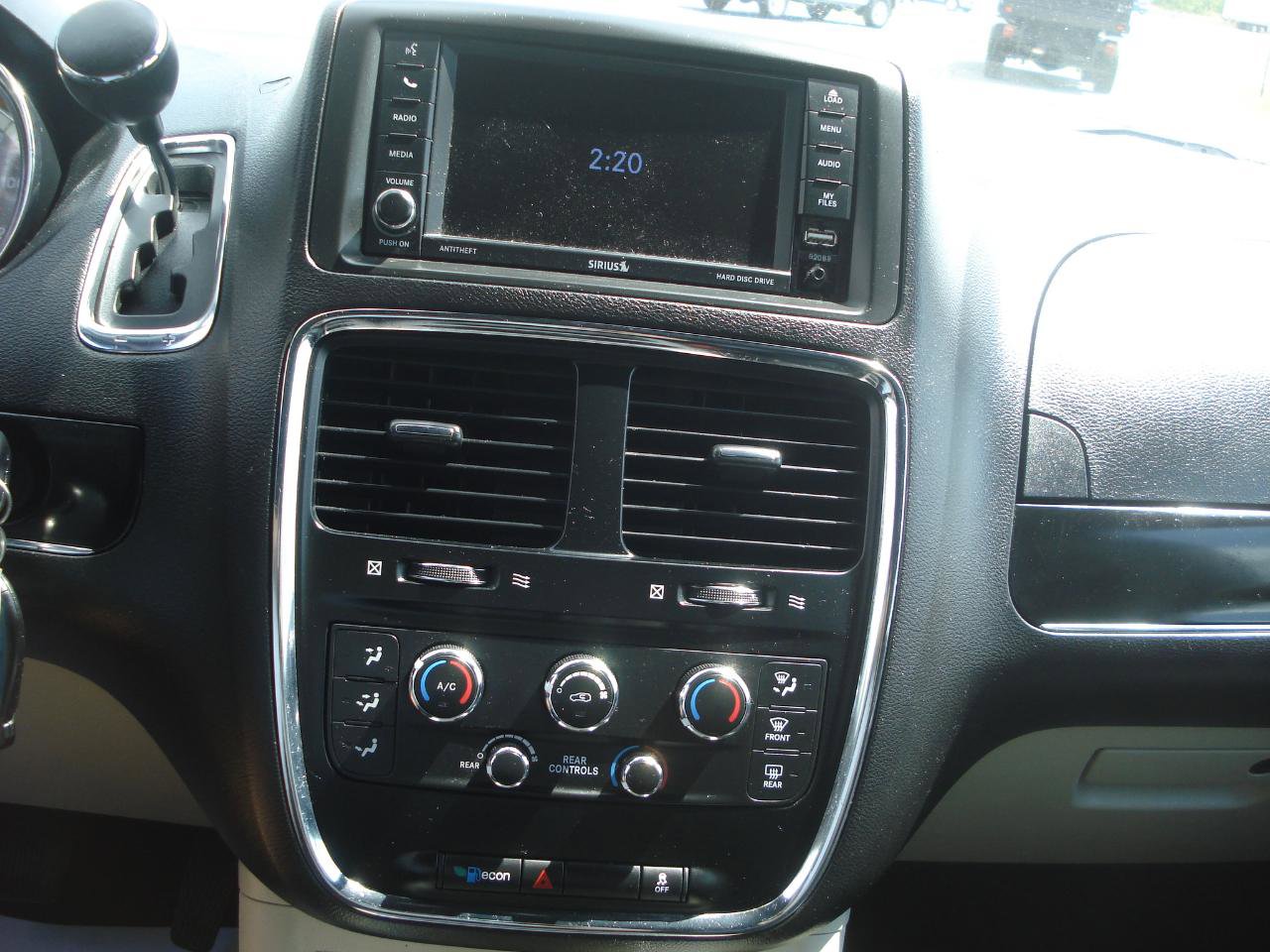 Used 2018 Dodge Grand Caravan SXT image 25