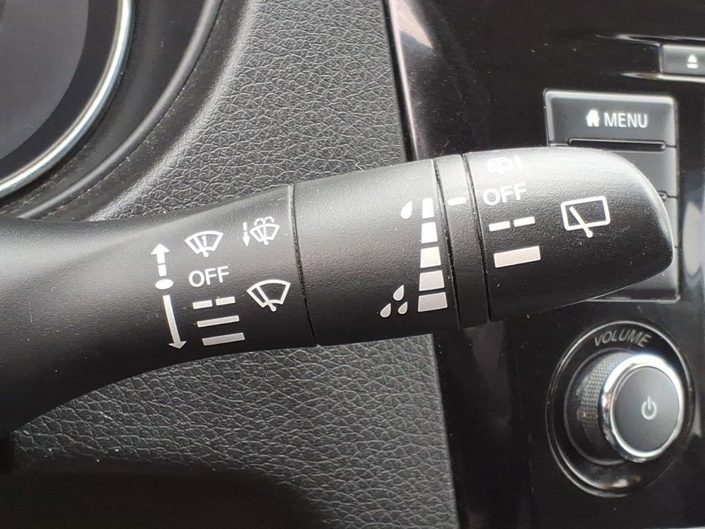 Used 2020 Nissan Rogue S image 22
