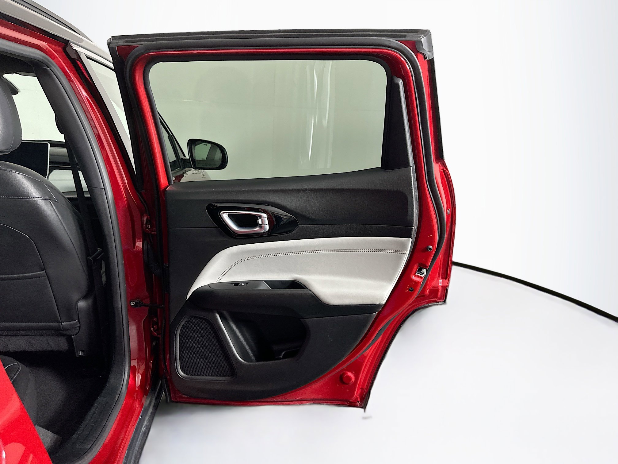 Used 2025 Jeep Compass Limited image 29