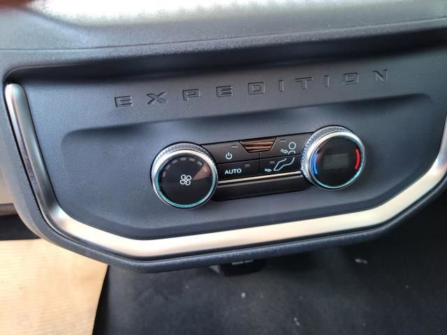 New 2025 Ford Expedition Active image 15