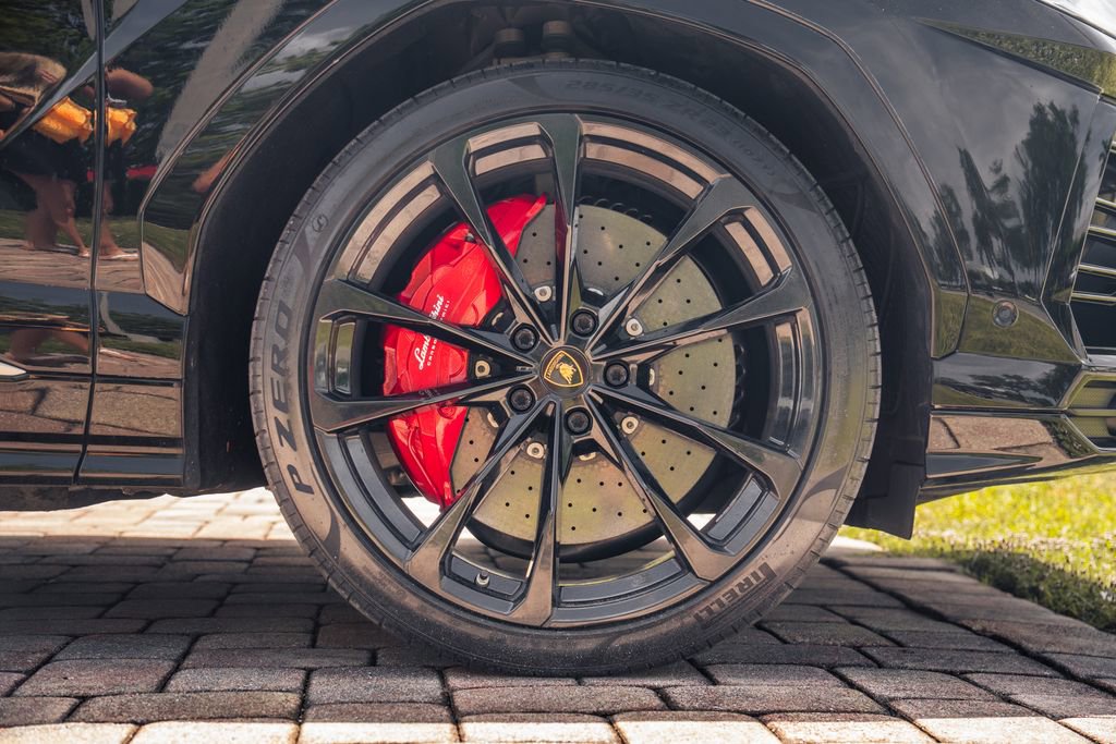 Used 2019 Lamborghini Urus AWD/4WD image 14