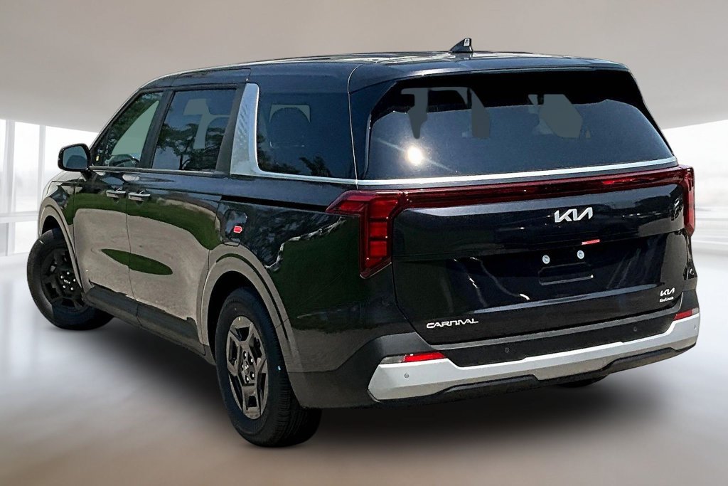 New 2027 Kia Carnival FWD image 3