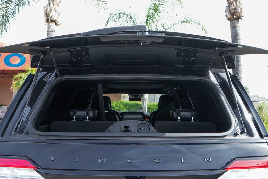 Used 2020 Lincoln Navigator Reserve w/ Equipment Group 208A Reserve image 8