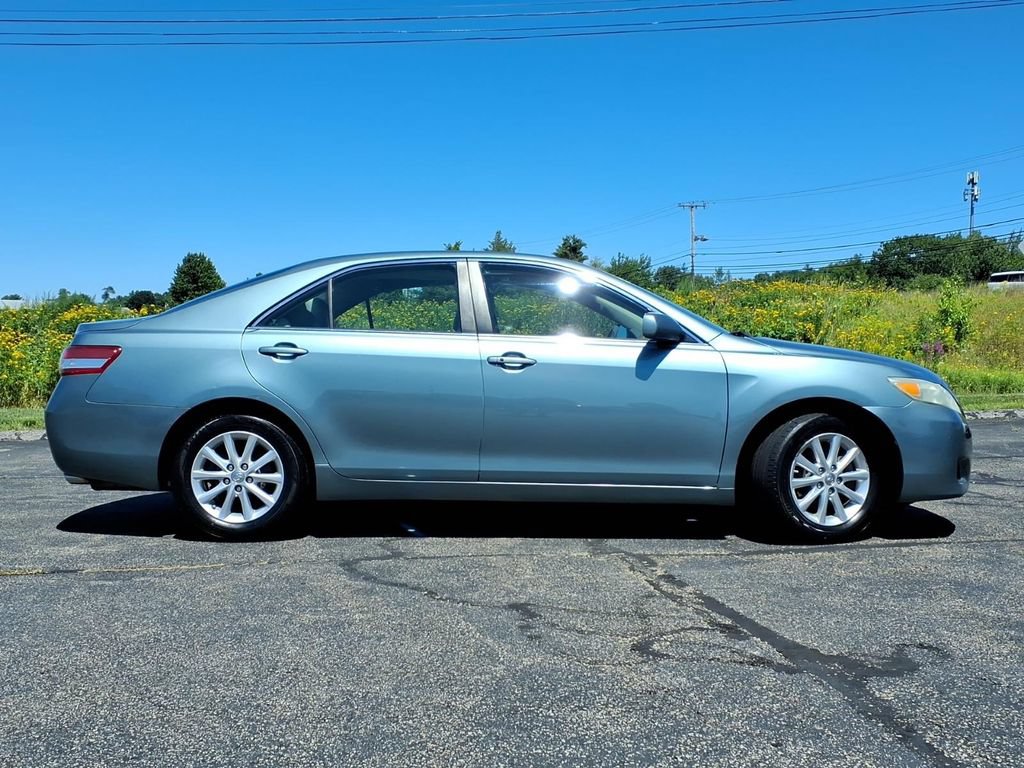 Used 2011 Toyota Camry XLE w/ SE/XLE Extra-Value Pkg FWD image 2