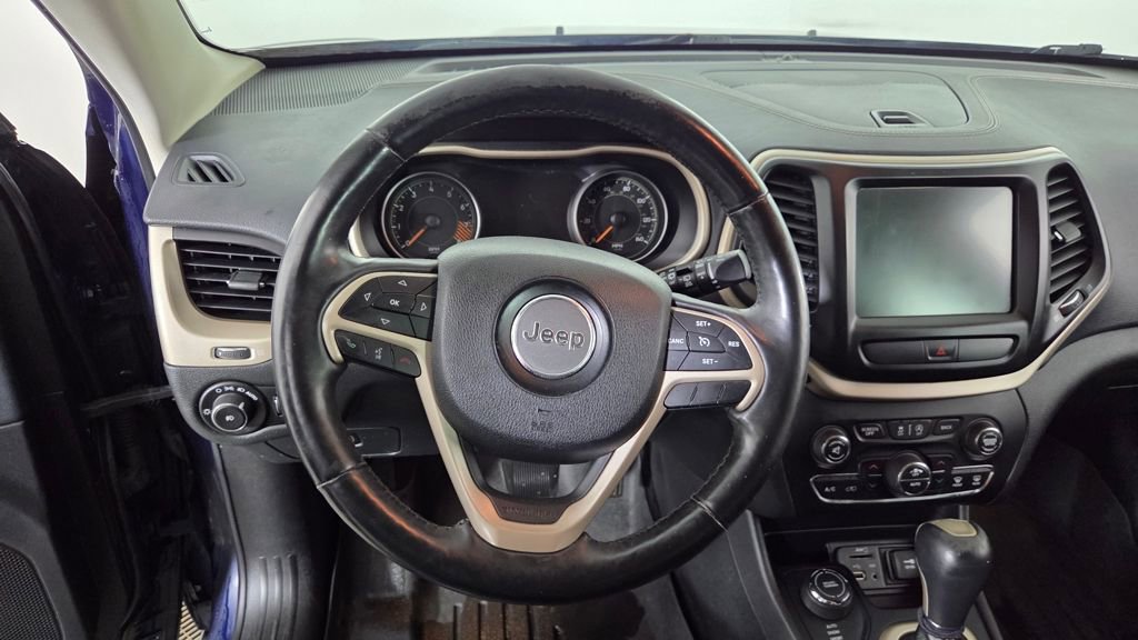 Used 2015 Jeep Cherokee Limited image 16