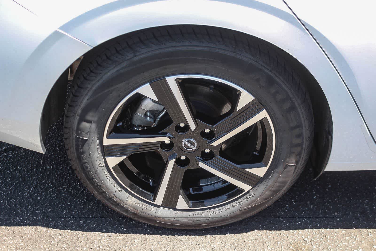 Used 2024 Nissan Sentra SV FWD image 11