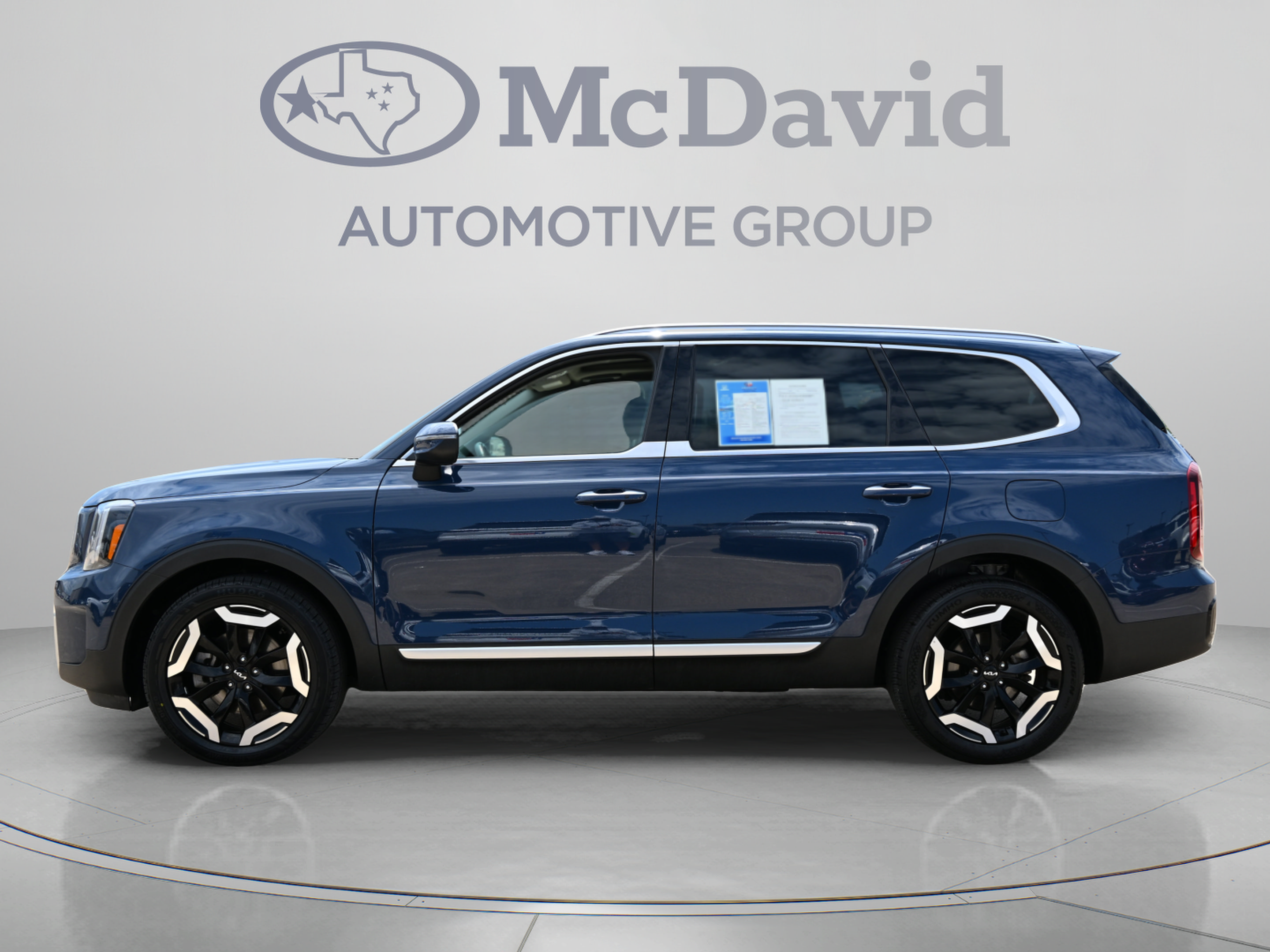 Used 2025 Kia Telluride S AWD/4WD image 2