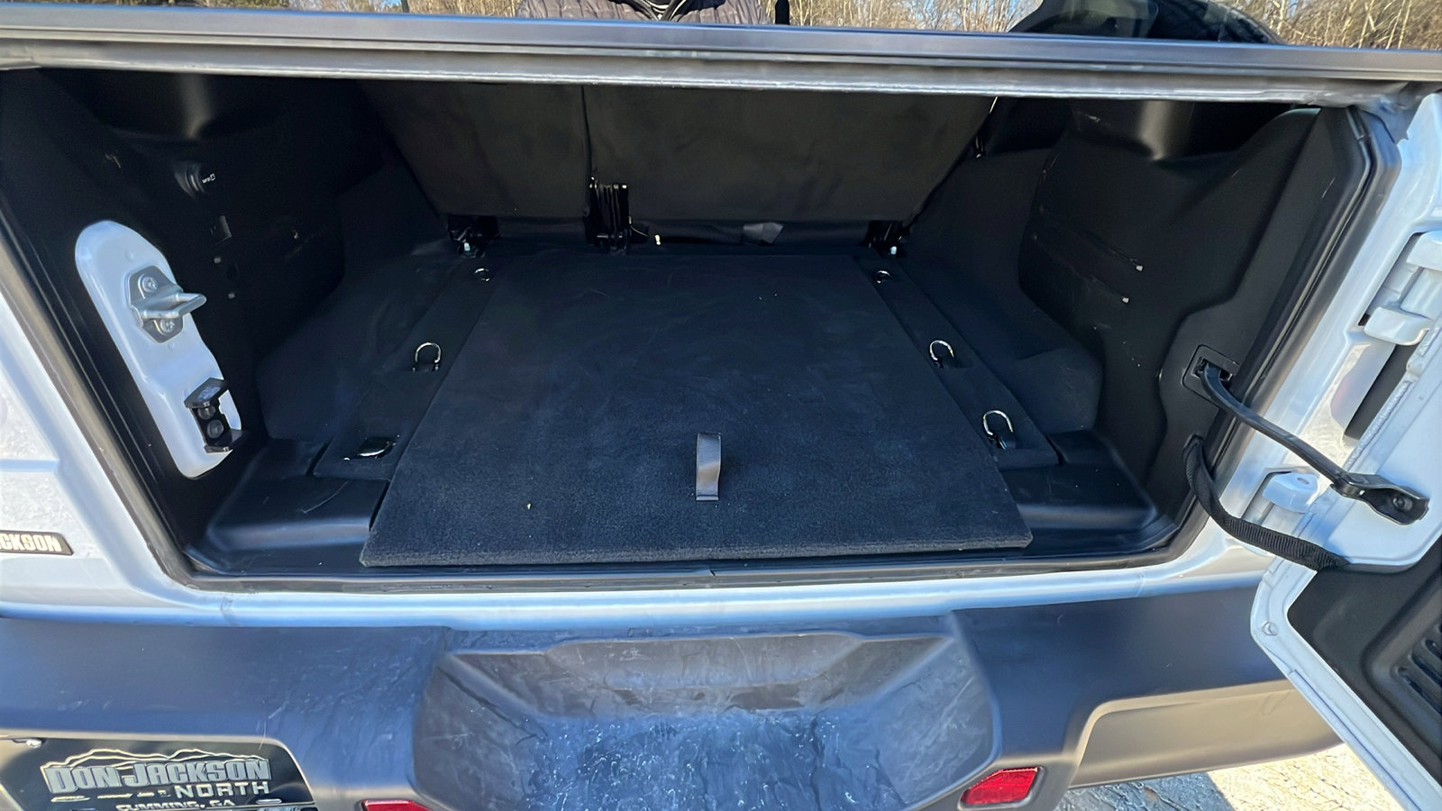 Used 2025 Jeep Wrangler Sahara image 13