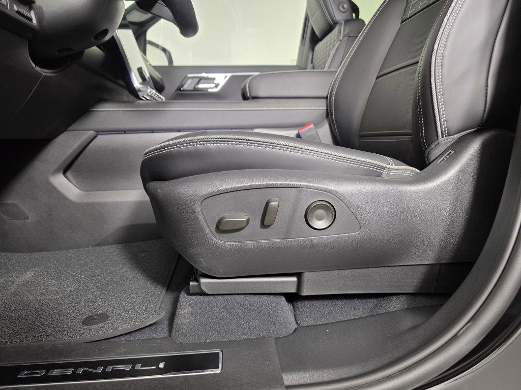 Used 2025 GMC Sierra EV Denali image 17