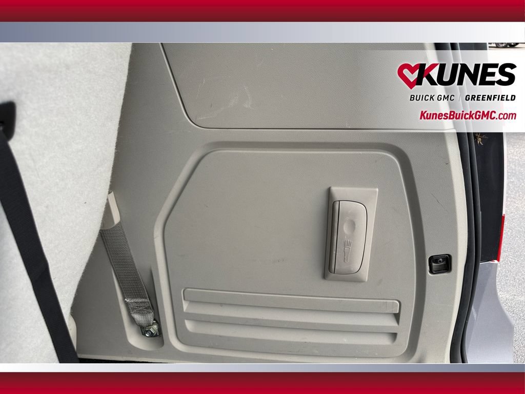 Used 2014 Chrysler Town & Country Touring FWD image 32